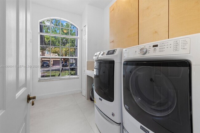 Building Photo - 3870 E Hibiscus St