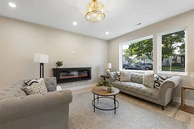 Building Photo - 5901 W Erie St