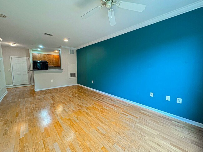 Building Photo - Sunny 1 Bed 1 Bath Condo In Beautiful Fairfax Ridge Condo