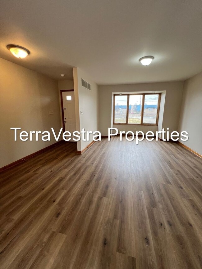 Building Photo - 1901 SE Blvd