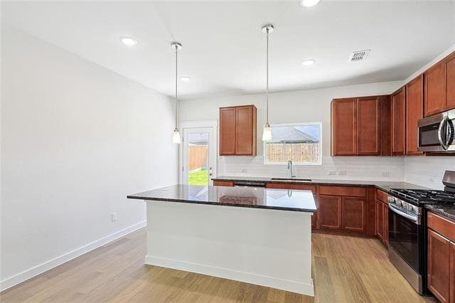 Building Photo - 623 Russell Dr