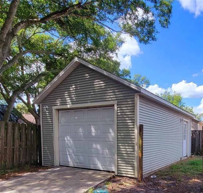 Building Photo - 2008 N Albany Ave