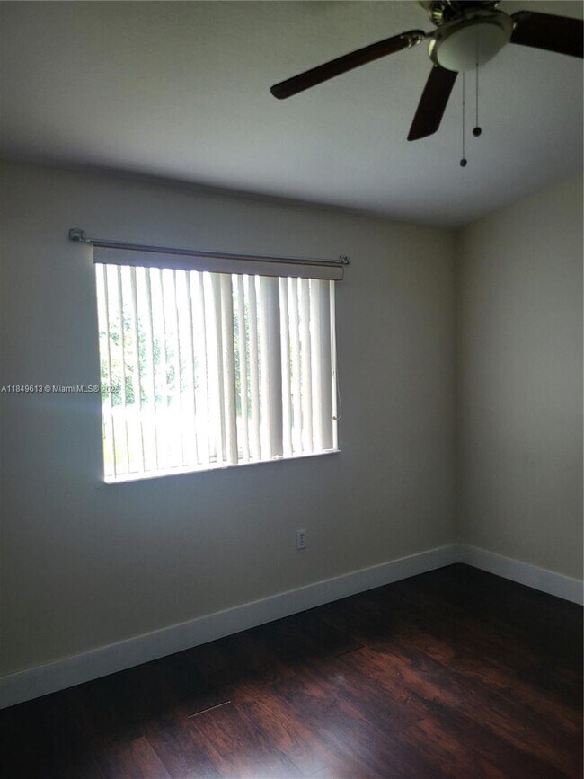 Building Photo - 1250 SE 28th Ct