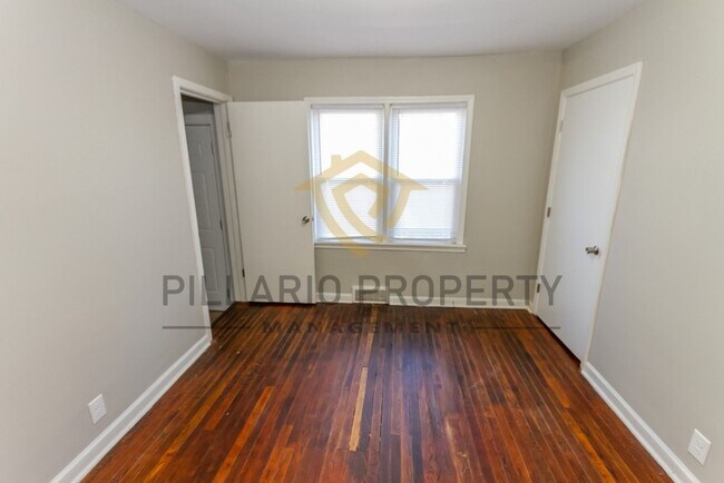 Building Photo - 3 Bed/1 Bath Bungalow near Wes Montgomery ...
