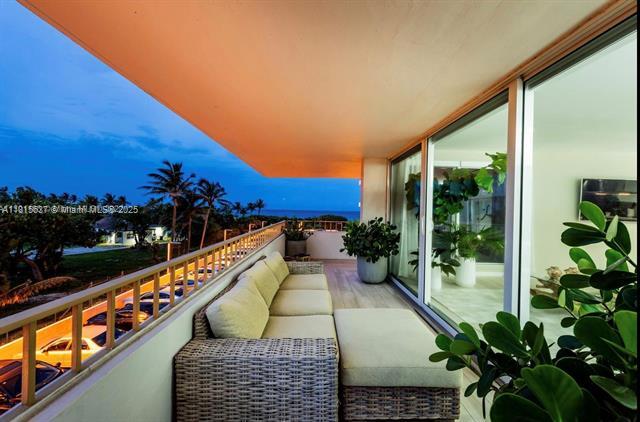 Building Photo - 177 Ocean Lane Dr