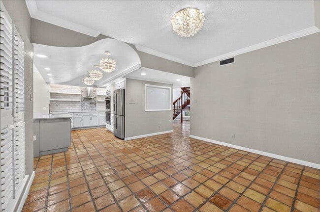 Building Photo - 5305 Greenbriar Dr