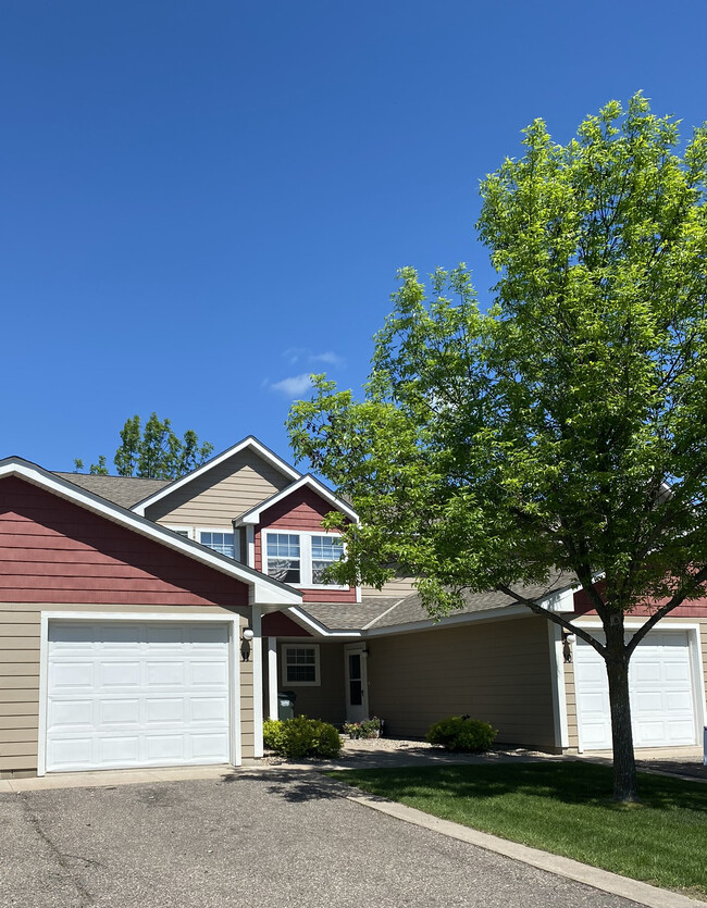 Building Photo - Countryside Townhomes