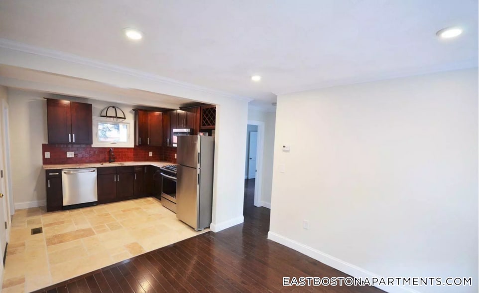 Building Photo - 130 Brooks St