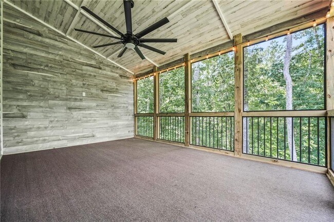 Building Photo - 421 Retreat Ln