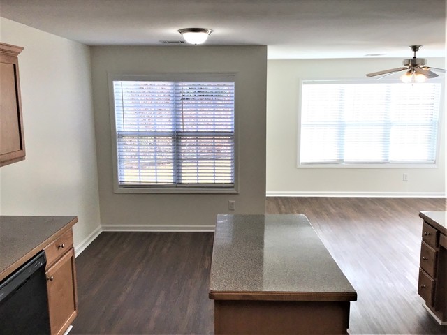 Building Photo - 6250 Mulberry Park Dr