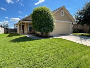 Building Photo - Lovely well maintained 3 bedroom 2 bath