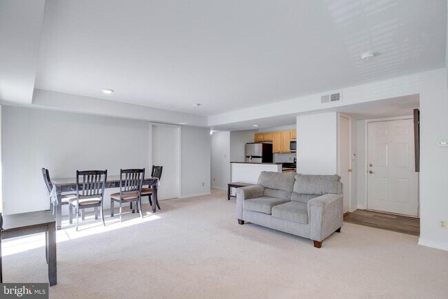 Building Photo - 12154 Penderview Terrace