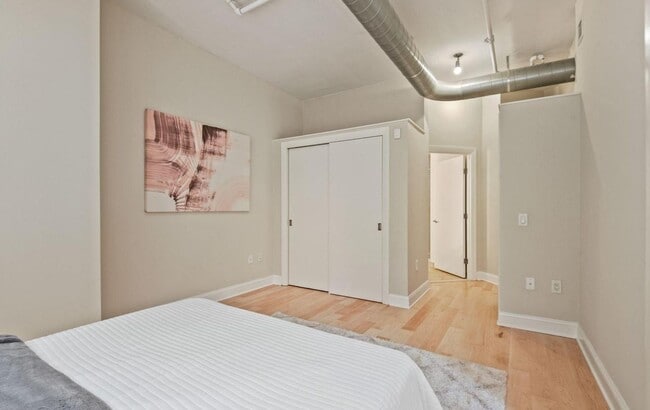 Building Photo - Incredible Luxury 2BR/2BA Condo Includes G...