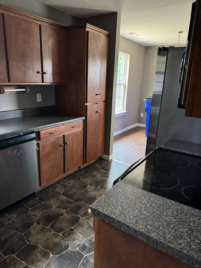 Building Photo - 2107 Century Ave SE