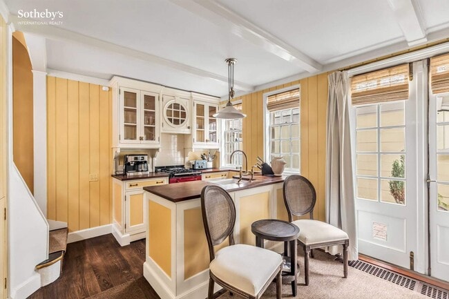 Building Photo - 183-185 W 4th St