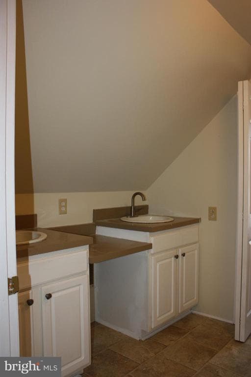 Building Photo - 423 Happy Creek Rd