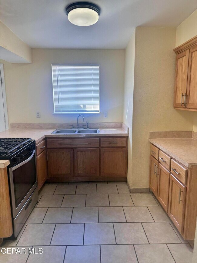 Building Photo - 5520 Salem Dr