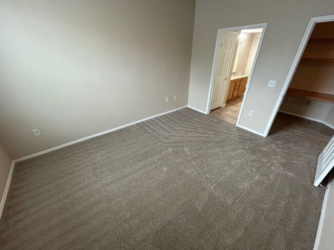 Building Photo - 2 BEDROOM CONDO IN SOUTHWEST LAS VEGAS CONDO