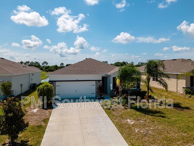 Building Photo - 5928 Silver Palm Blvd