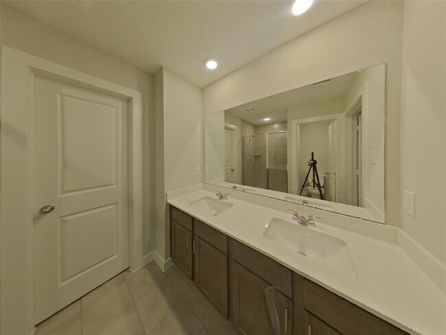 Building Photo - 4920 San Fabiano Ct