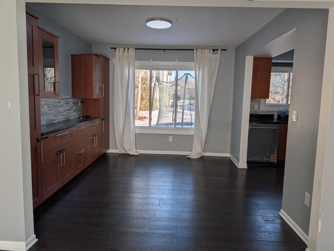 Building Photo - 7074 Foxridge Dr