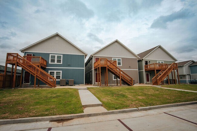 Building Photo - 504 E Cherry St
