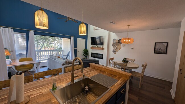 Building Photo - 4450 Little River Inn Ln