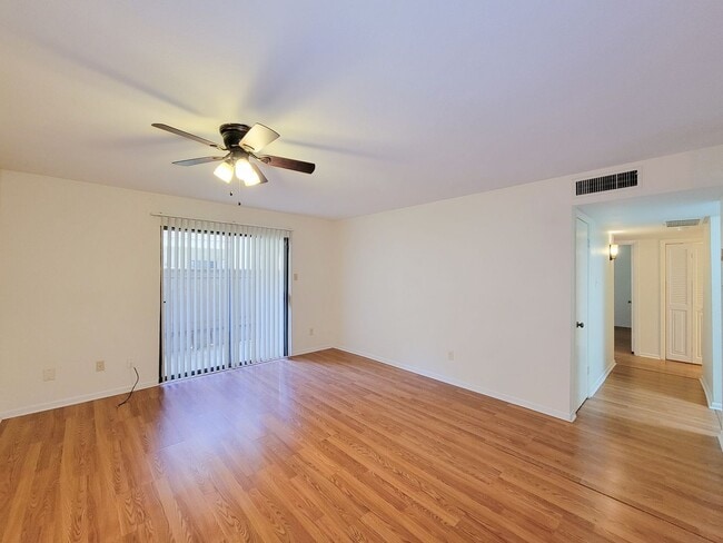 Building Photo - Two Bedroom Condo Near Med Center!