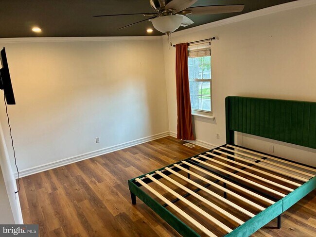 Building Photo - 20 Woodvale Dr