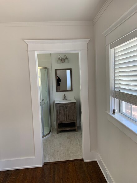 Remodeled bathroom/shower - 2109 Shell Ave