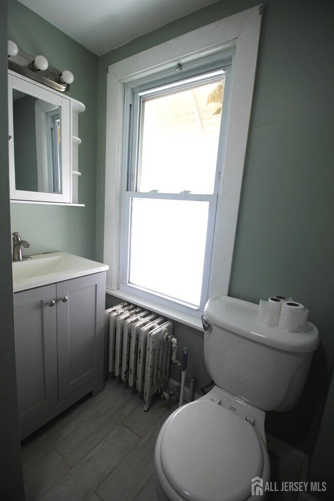 Building Photo - 417 Elmer St