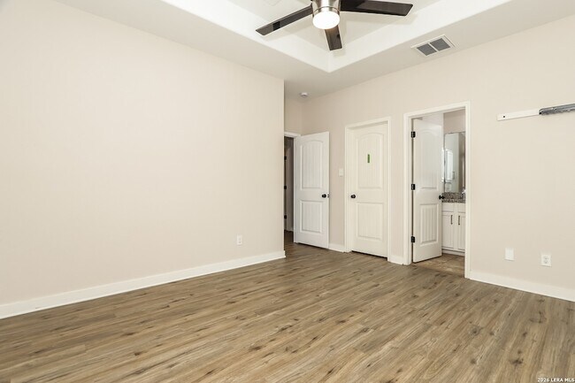Building Photo - 1330 Plaza Lake Dr