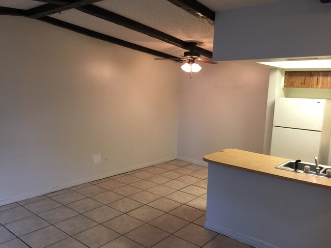Building Photo - 3074 St Paul Dr