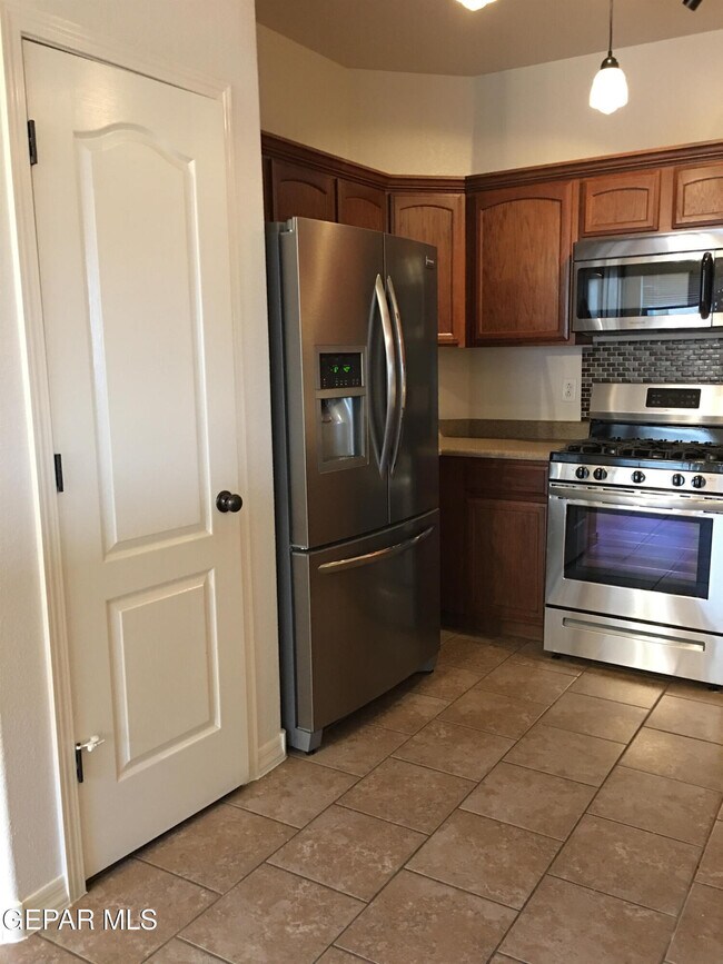 Building Photo - 14345 Apache Point Dr