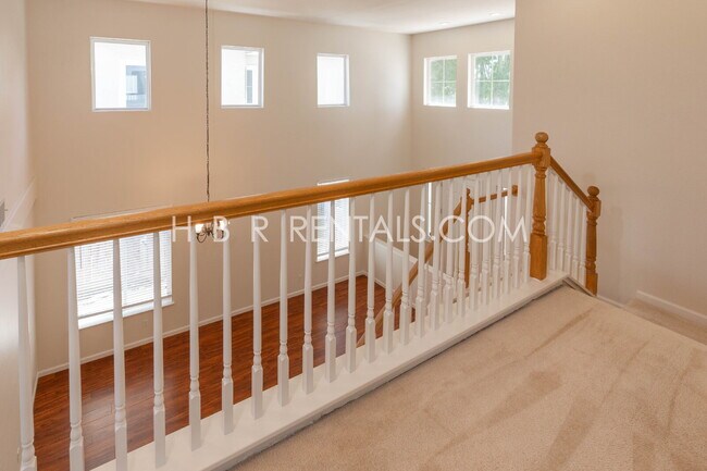 Building Photo - Spacious 5-Bedroom Retreat with Cozy Fireplace in Prime Tracy Location!