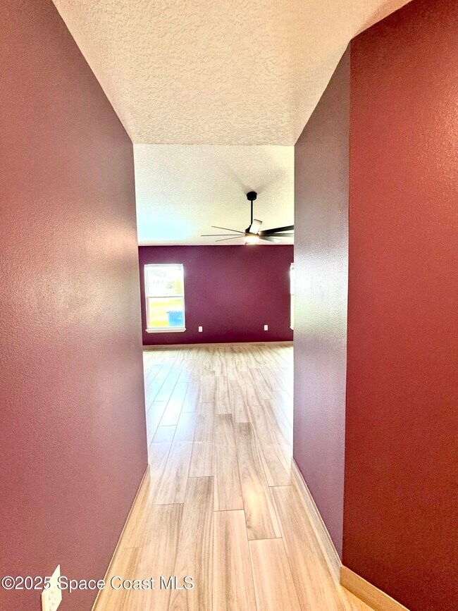 Building Photo - 1066 Dania Cir