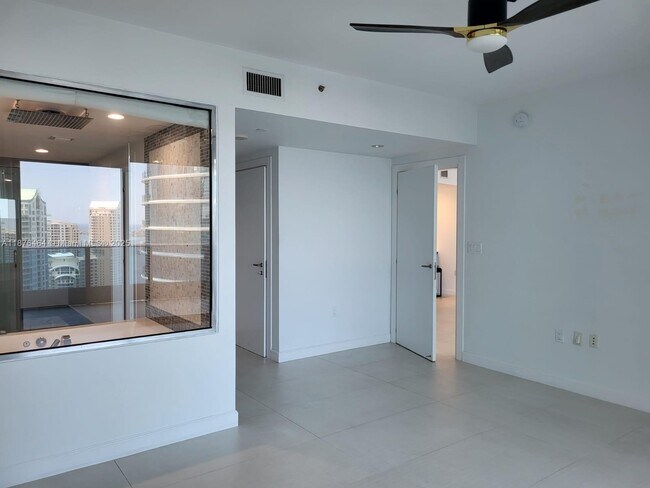 Building Photo - 200 Biscayne Blvd Way