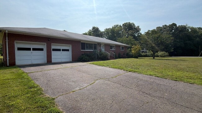 Building Photo - Move-In Ready 3-Bed, 2.5-Bath Home with a Beautiful Big Yard in Peaceful Jackson, NJ