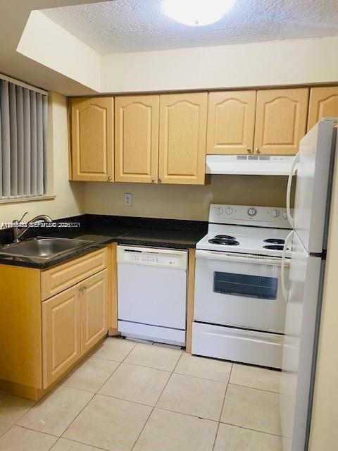 Building Photo - 8255 SW 152nd Ave