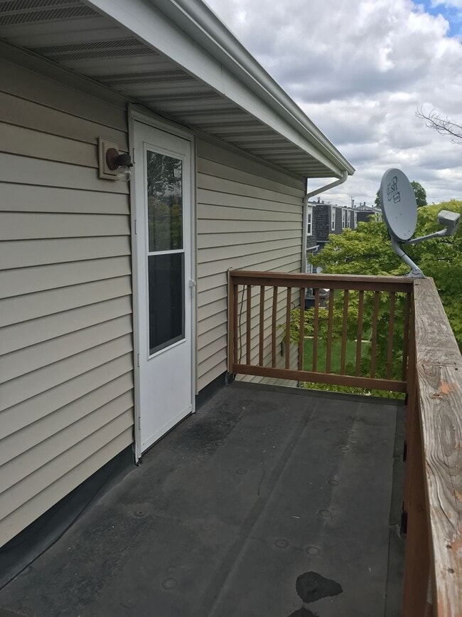 Building Photo - 742 Fairwood Dr