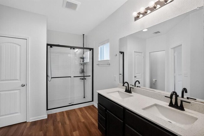 Building Photo - 109 Shiner Ln