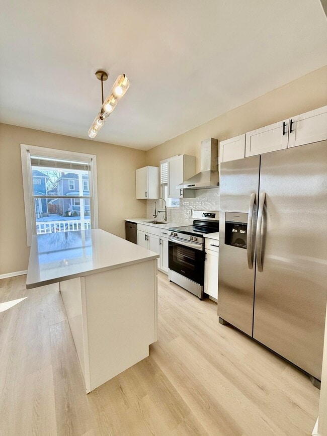 Building Photo - 575 Gilbert St