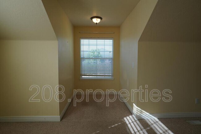 Building Photo - 871 N Grey Pebble Way