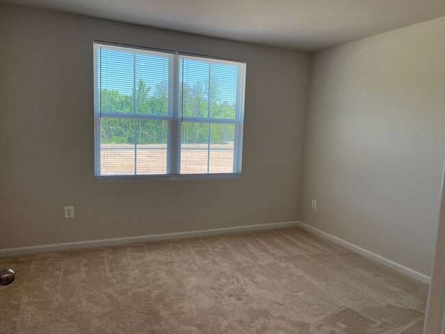 Building Photo - Sought After Pendleton Subdivision