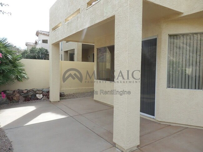 Building Photo - 2106 E Briarwood Terrace