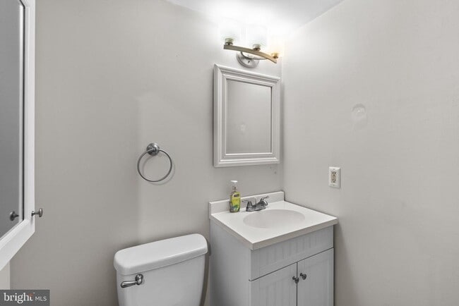 Building Photo - 1305 S Potomac St