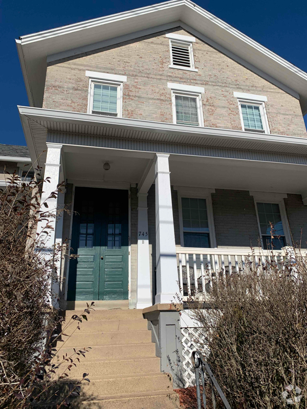 Building Photo - 745 Greene St