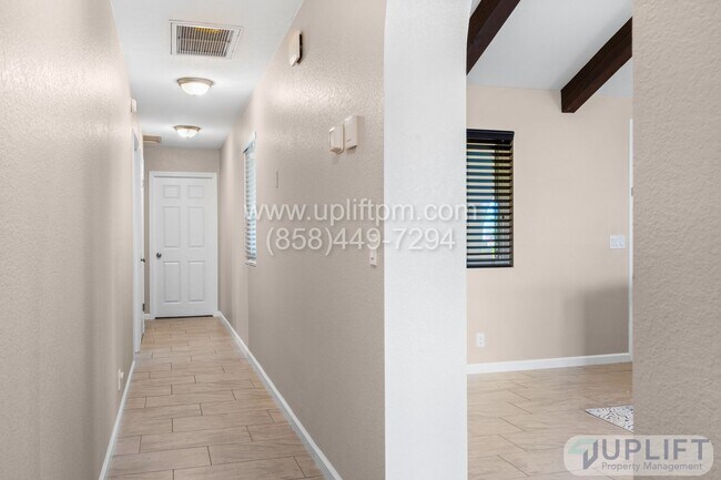 Building Photo - 3 Bedroom 2.5 Bathroom home in Ramona LARG...