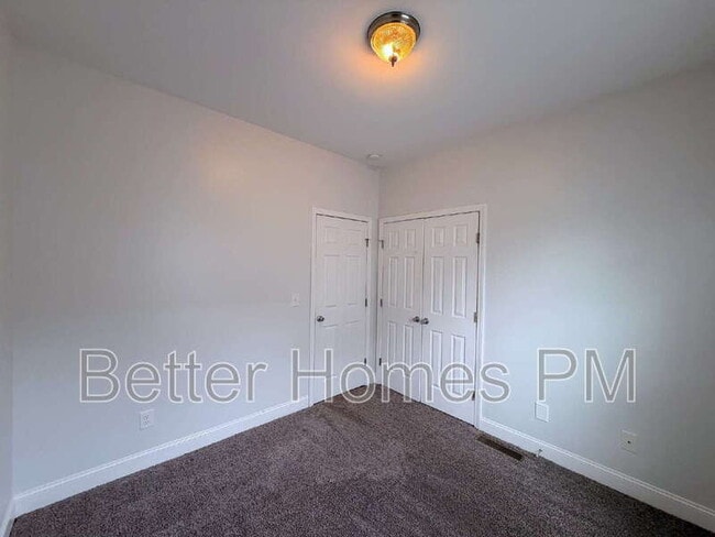 Building Photo - 701 E Martin St