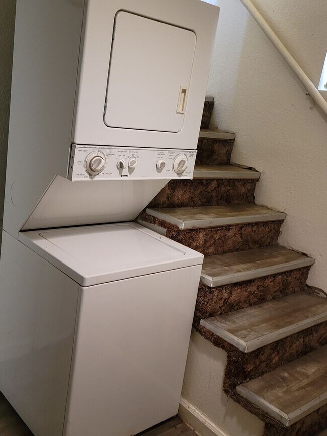 Building Photo - 1017 16th St